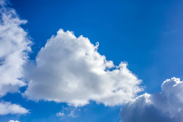 Awan dengan langit biru, tekstur alami — Stok Foto
