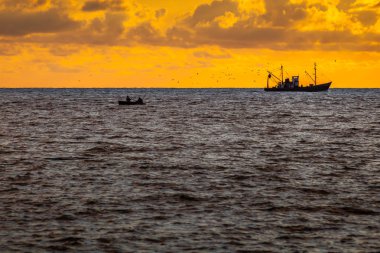 seiner Karadeniz üzerinde güzel gün batımı, Poti, Gürcistan