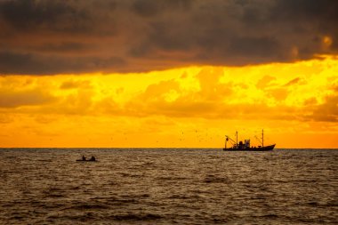 seiner Karadeniz üzerinde güzel gün batımı, Poti, Gürcistan