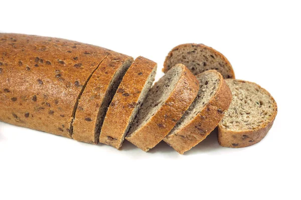 Pan de centeno oscuro con semillas sobre fondo blanco —  Fotos de Stock