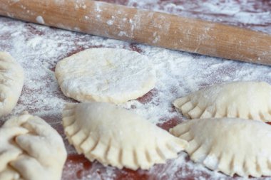 Vareniki - köfte evi ve peynir ile