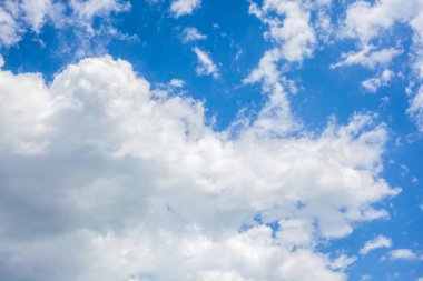 Bulutlar mavi gökyüzü, doğal doku ile