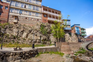 Eski kükürt banyoları ile ahşap Abanotubani bölgesinde bal oyulmuş