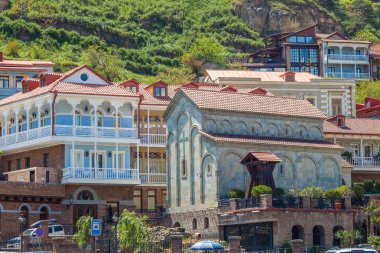 Eski kükürt banyoları ile ahşap Abanotubani bölgesinde bal oyulmuş