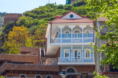 Eski kükürt banyoları ile ahşap Abanotubani bölgesinde bal oyulmuş