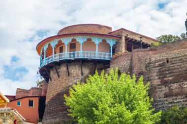 Kraliçe Darejan 'ın Tiflis, Georgia' daki sarayının balkonuna bakın.