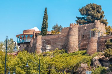 Kraliçe Darejan 'ın Tiflis, Georgia' daki sarayının balkonuna bakın.