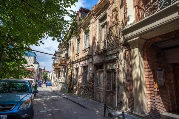 Antiguo balcón tradicional de la casa en Tiflis. Georgia 07.05.2017 — Foto de Stock