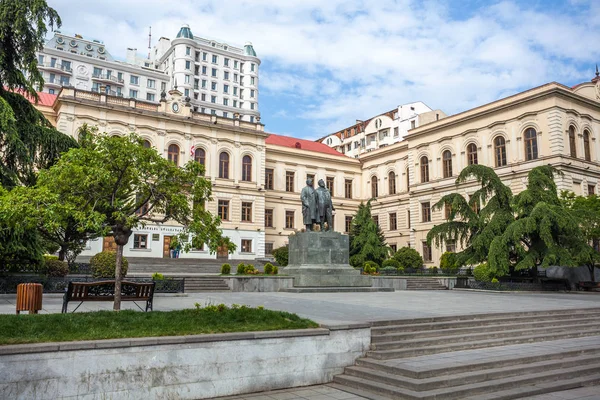 La prima scuola pubblica sperimentale a Tbilisi, palestra classica — Foto Stock