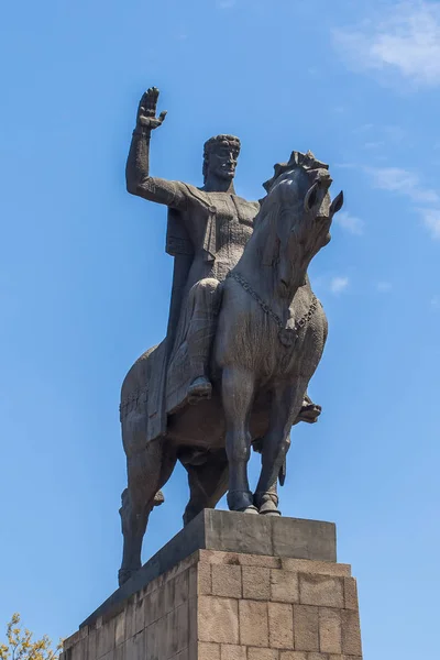 Памятник королю Вахтангу Горгасали в Тбилиси, Грузия — стоковое фото