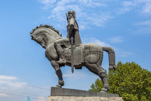 Statue von König Vakhtang Gorgasali in Tiflis, Georgien — Stockfoto
