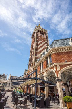 Saat Kulesi Batum, Acara bölgesinde Piazza meydanda yer alır