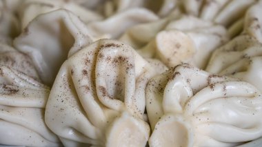 Hıngel - Gürcü geleneksel yemekleri. El yapımı rustik dünya çapında 