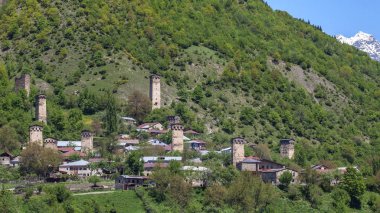 Svaneti alan Kafkas Dağları g köyde Mestia kuleleri