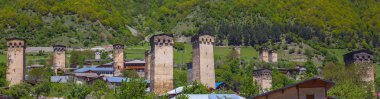 Svaneti alan Kafkas Dağları g köyde Mestia kuleleri