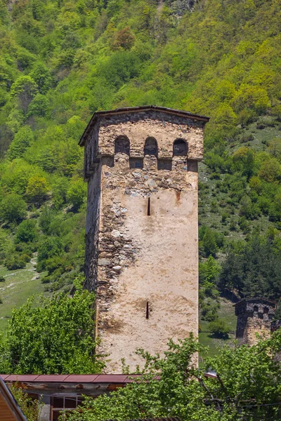 Towers of Mestia village in Svaneti area Caucasus mountains in G — Stock Photo, Image