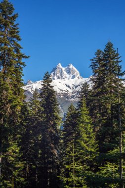 Mount dır Ge Svaneti bölgesi Kafkasya dağlarında doruk
