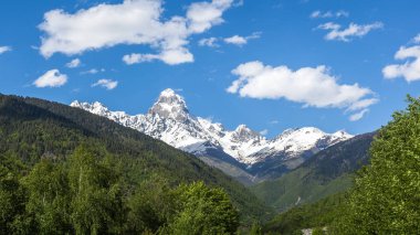 Mount dır Ge Svaneti bölgesi Kafkasya dağlarında doruk