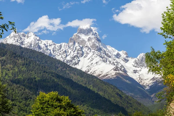 Mount dır Ge Svaneti bölgesi Kafkasya dağlarında doruk