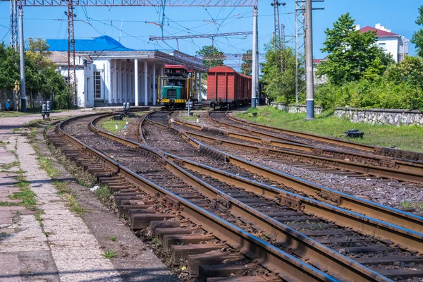 Järnvägsskyltar, semaforer och järnvägskorsningar, Poti, Georgien — Stockfoto