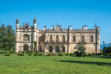 Dadiani Zugdidi, Gürcistan'daki bir parkın içinde yer alan Sarayı