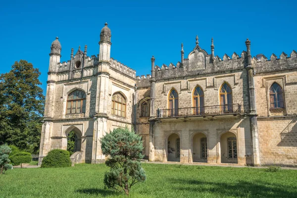 Dadiani Zugdidi, Gürcistan'daki bir parkın içinde yer alan Sarayı