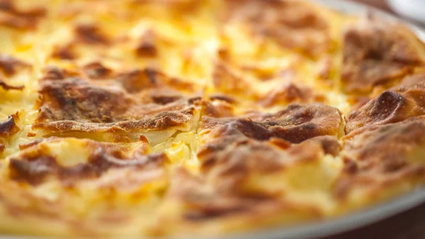 Achma, paj med ost, lasagne med ost, khachapuri, Georgien — Stockfoto