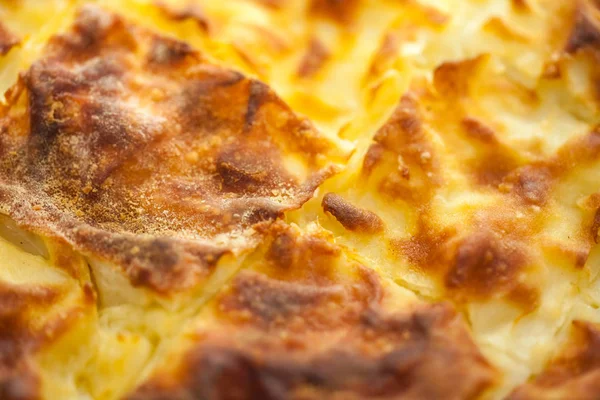 Ахма, пирог с сыром, лазанья с сыром, хачапури, Грузия — стоковое фото