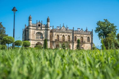 Dadiani Zugdidi, Gürcistan'daki bir parkın içinde yer alan Sarayı