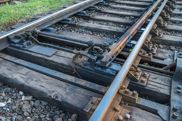 Detalhe das vias férreas para o transporte ferroviário — Fotografia de Stock