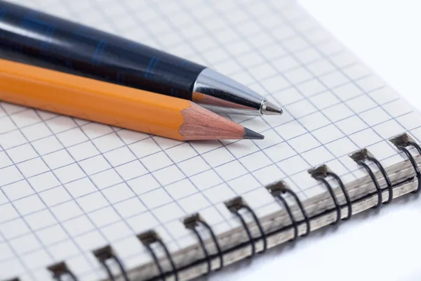 Cuaderno con pluma y lápiz, artículos de hombre de negocios —  Fotos de Stock