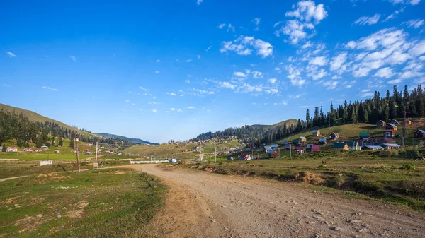 Pueblo de Bakhmaro, los centros turísticos de montaña más bellos de Georgia —  Fotos de Stock