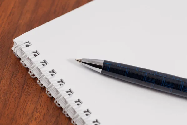 Caneta esferográfica e caderno Para notas, negócios — Fotografia de Stock