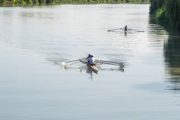 Teenage sportsmen in a boat, rowing on the river Rioni, Poti, Ge — Stock Photo, Image