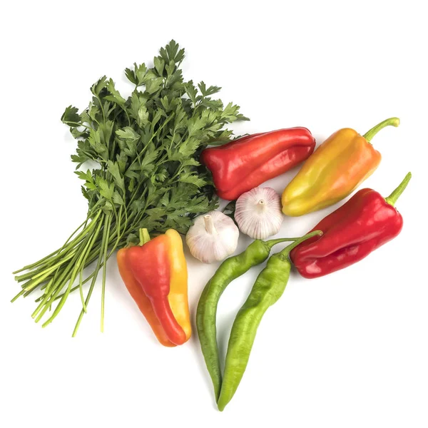 Légumes frais (poivre, ail, persil) sur fond blanc — Photo