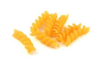 Beyaz arka plan üzerinde gıda izole makarna makarna