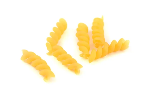 Macaroni pasta geïsoleerd op een witte achtergrond, voedsel — Stockfoto