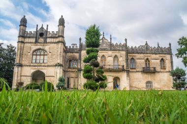 Dadiani Zugdidi, Gürcistan'daki bir parkın içinde yer alan Sarayı