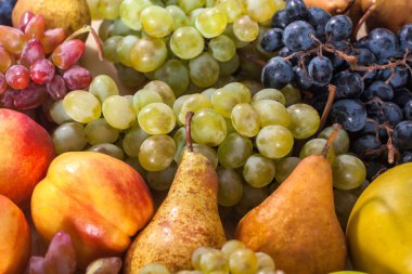 sonbahar meyve natürmort rustik ahşap masa arka plan üzerinde