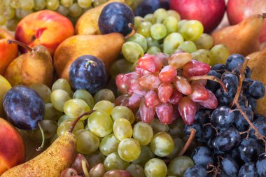 sonbahar meyve natürmort rustik ahşap masa arka plan üzerinde