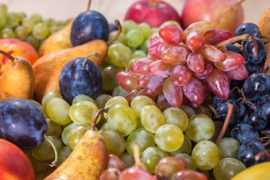 sonbahar meyve natürmort rustik ahşap masa arka plan üzerinde