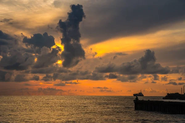 Piękny zachód słońca Morza Czarnego. Gold sea zachód słońca — Zdjęcie stockowe