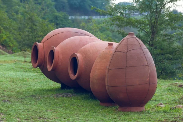 Gürcü geleneksel testi kvevri şarap açık