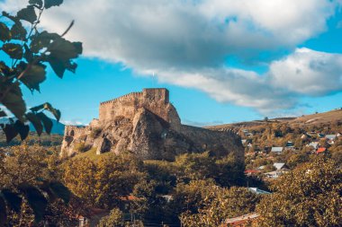 Shida Kartli bölgesinde Surami kasabasındaki Ortaçağ Kalesi, Gürcistan