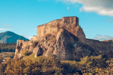 Shida Kartli bölgesinde Surami kasabasındaki Ortaçağ Kalesi, Gürcistan
