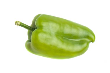 Beyaz arka planda taze yeşil biber