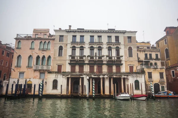 Berühmte paläste am großen kanal in venedig, italien. Feuchtigkeit — Stockfoto