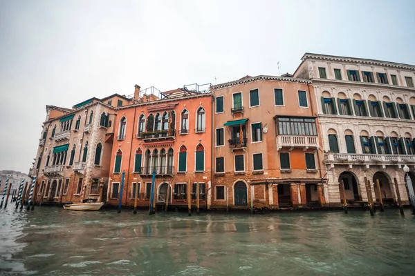 Berühmte paläste am großen kanal in venedig, italien. Feuchtigkeit — Stockfoto