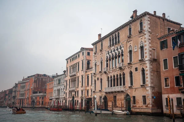 Berühmte paläste am großen kanal in venedig, italien. Feuchtigkeit — Stockfoto