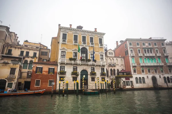 Berühmte paläste am großen kanal in venedig, italien. Feuchtigkeit — Stockfoto